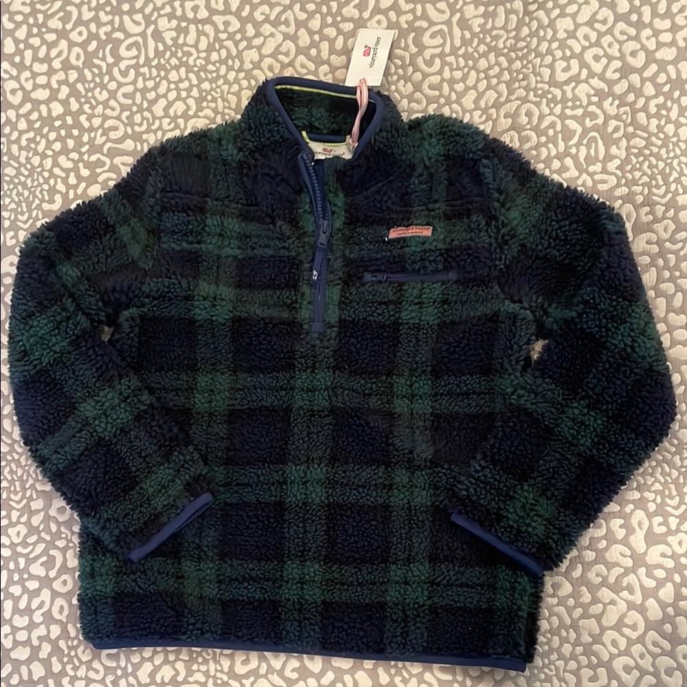 Vineyard Vines Green pullover with Fleece Material and Classic Plaid Pattern